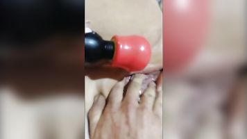 fatty playing with vibrator fingering wifes butt and bj at the end