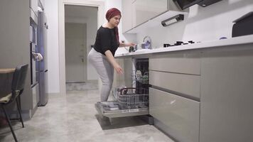 My stepmother is giving me a dance performance. 2_bbw_2_video_2